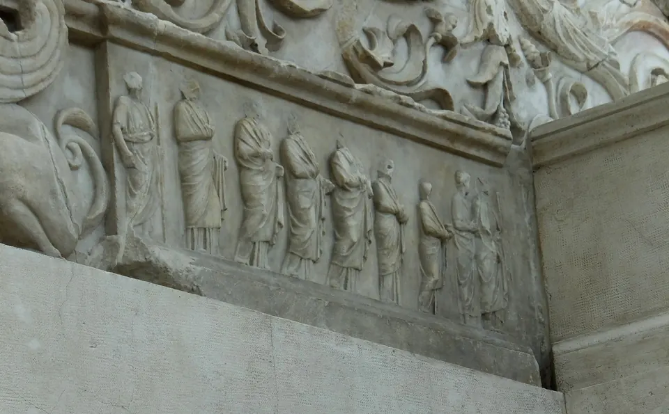 Ara Pacis: la procesión de las vestales