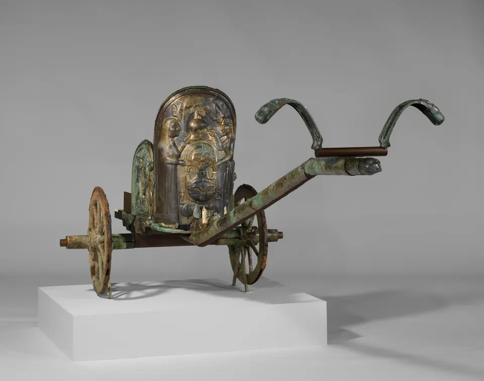 Carro de bronce con incrustaciones de marfil