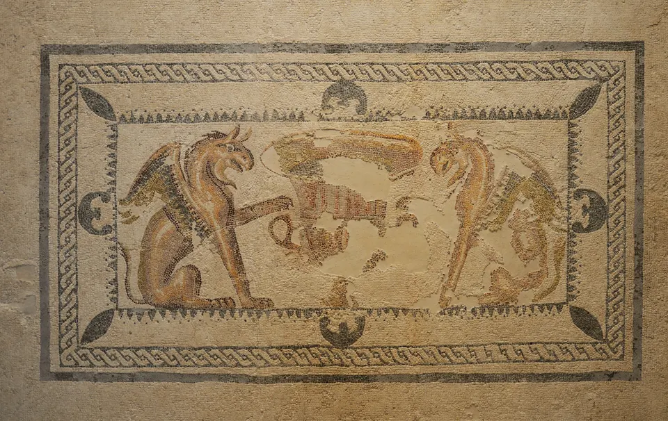 Mosaico con grifos