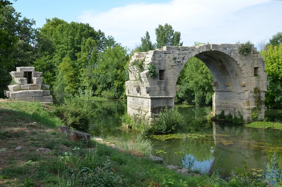 El Pont Ambroix, en la Vía Domitia
