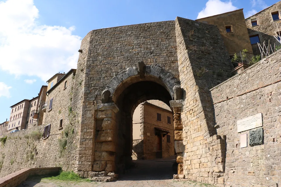La Porta all'Arco de Volterra